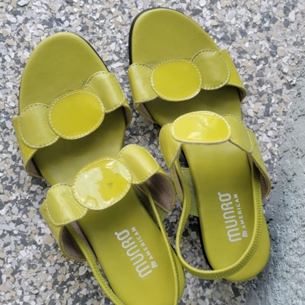 ***Sale***Munro Women's Green Sandals Made In USA